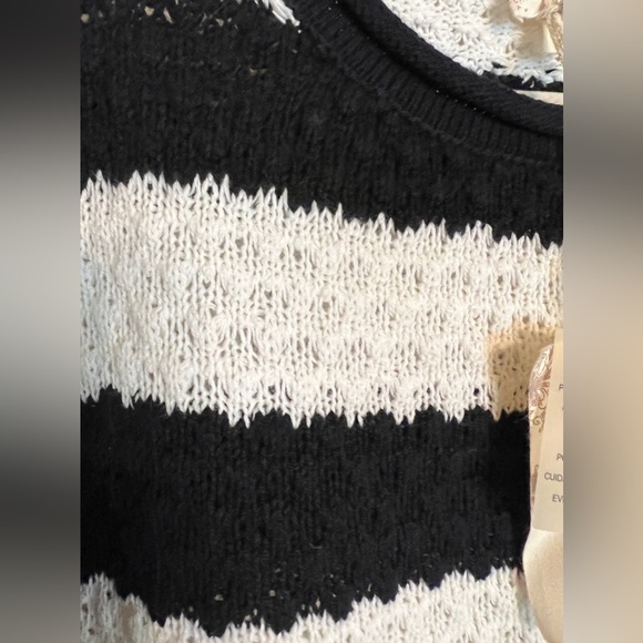 Hem & Thread Sweater NWT Size L - Picture 3 of 4